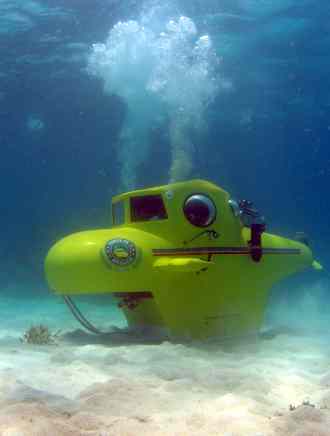 Submarine sitting on the sea bed - so peaceful